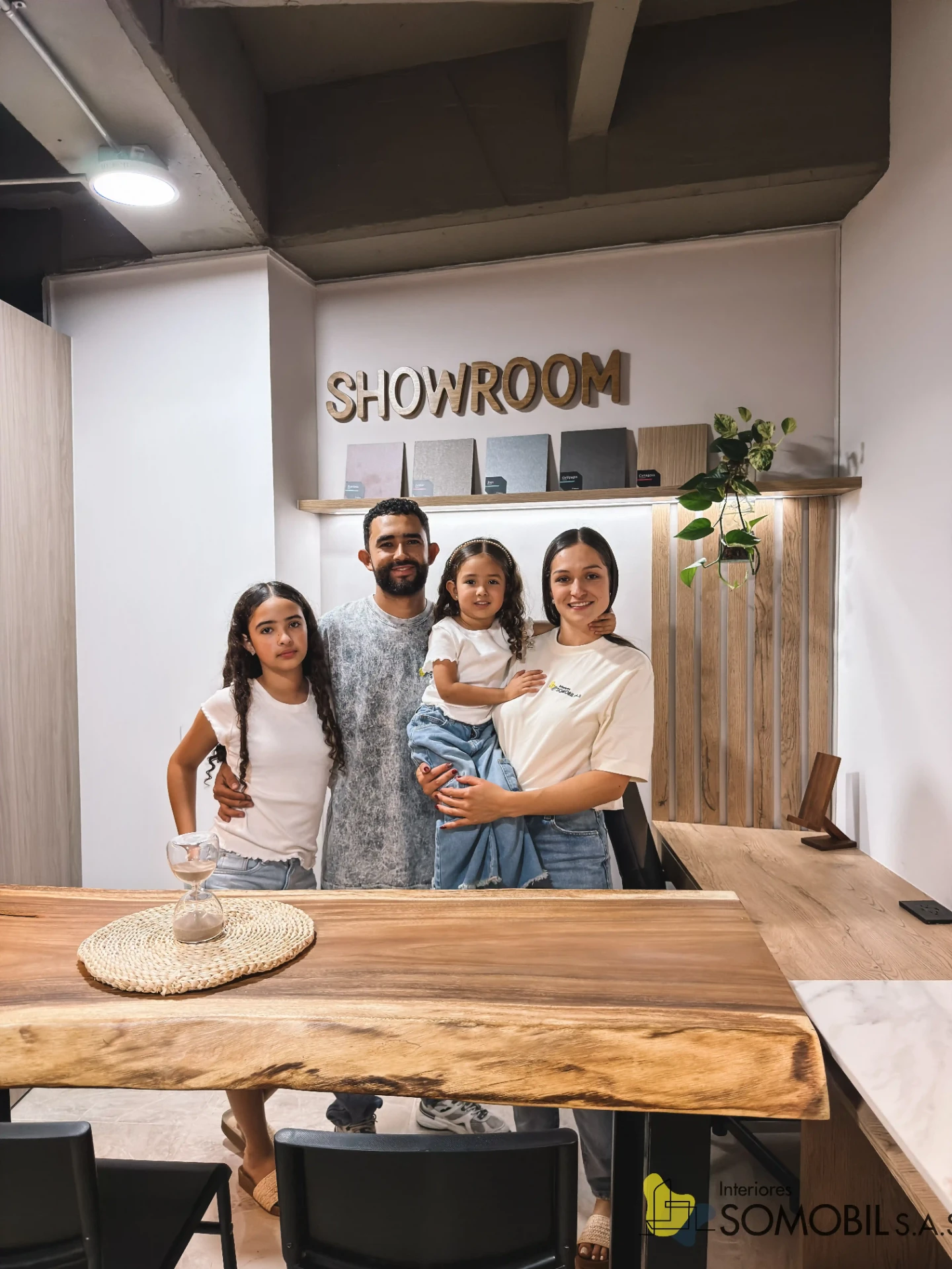 Familia Somobil en su showroom